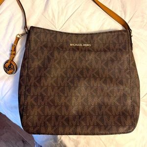 Micheal Kors crossbody bag